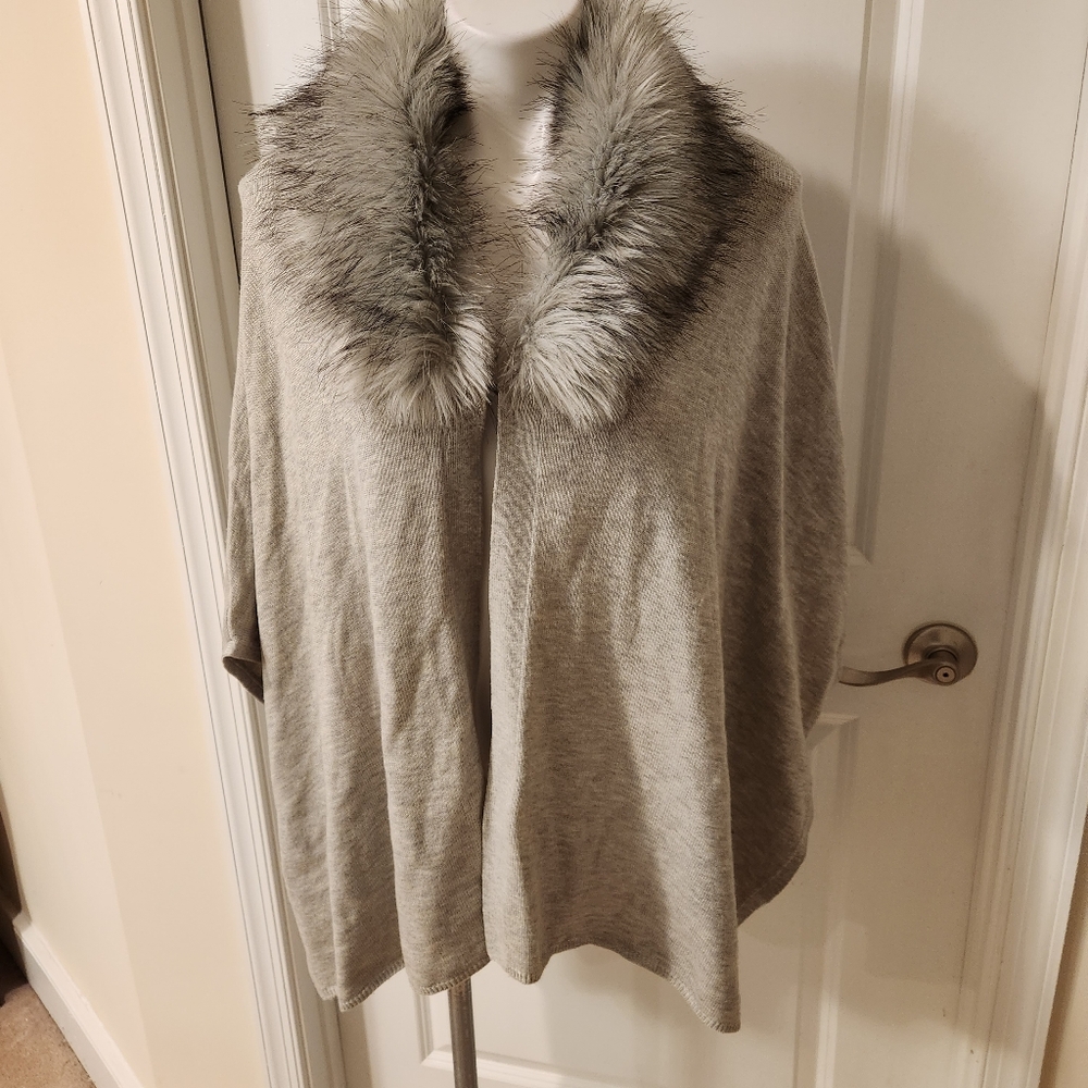 Nordstrom gray poncho with faux fur